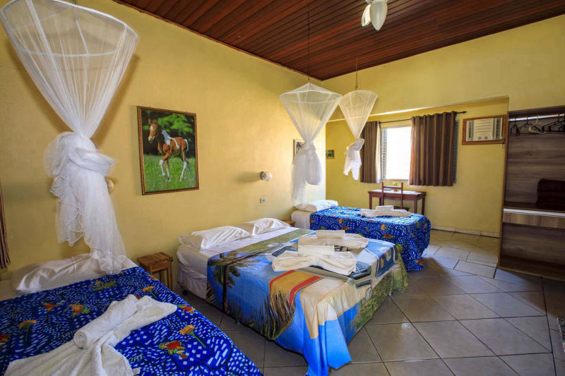 Quarto com 4 camas